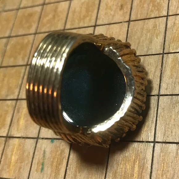 Gold Tone Brutalist Jade Faceted Costume Gem Statement Ring 1.25”x1.25” Sz 7.5 - Picture 11 of 11
